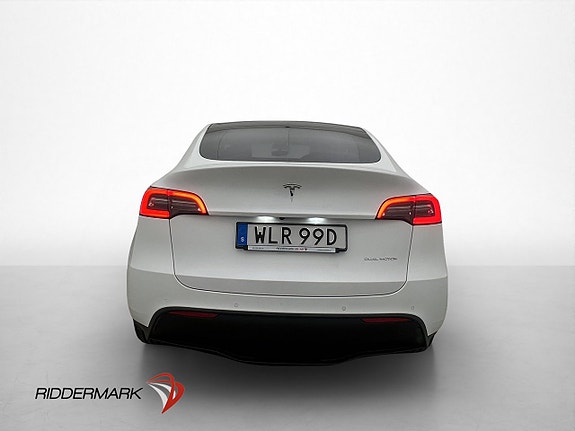Tesla Model Y 7 of 30