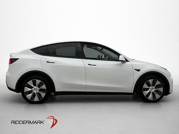 Tesla Model Y 9 of 30