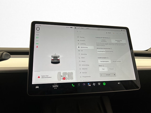 Tesla Model Y 22 of 30