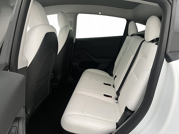 Tesla Model Y 29 of 30