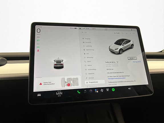 Tesla Model Y 23 of 30