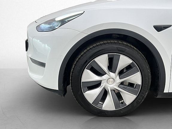 Tesla Model Y 30 of 30