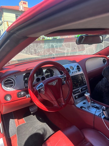 Bentley Continental GTC 10 of 12