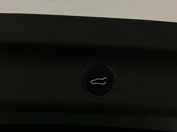 Tesla Model Y 29 of 30