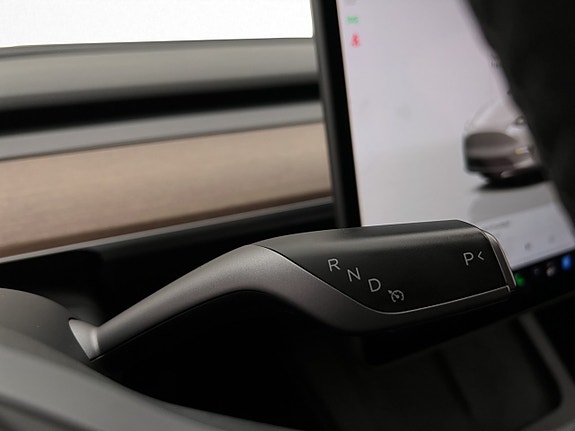 Tesla Model Y 18 of 30