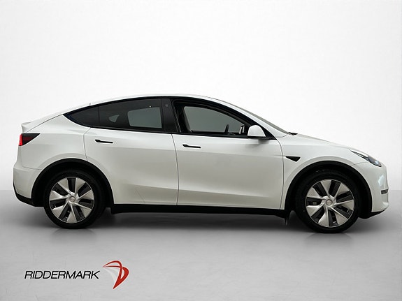 Tesla Model Y 9 of 30