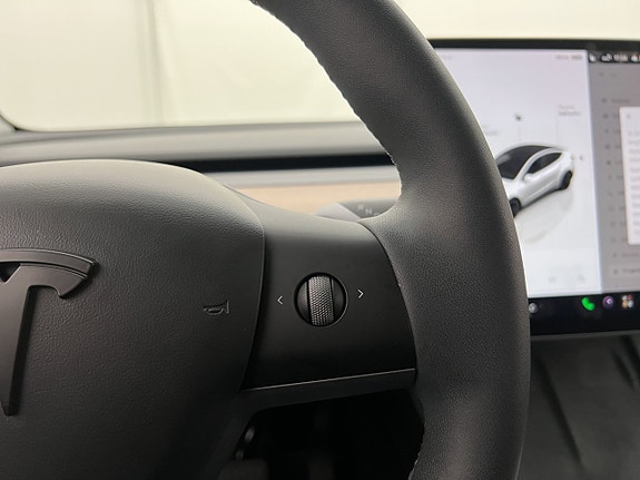 Tesla Model Y 17 of 30