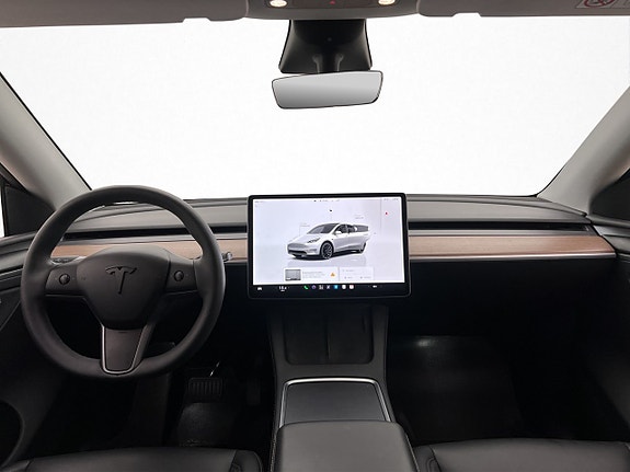 Tesla Model Y 14 of 30
