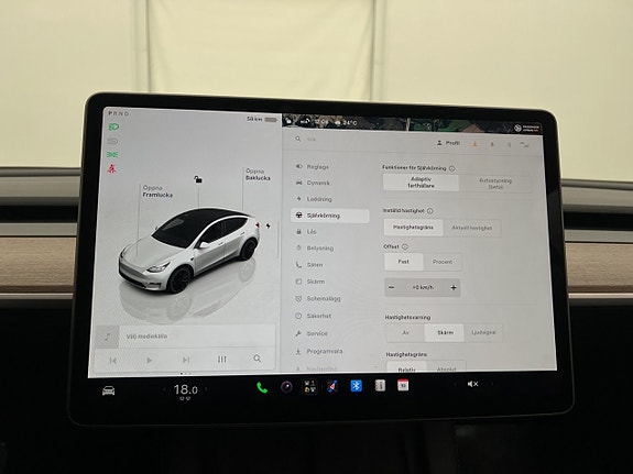 Tesla Model Y 24 of 30
