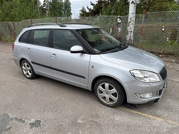 Skoda Fabia 2 of 5