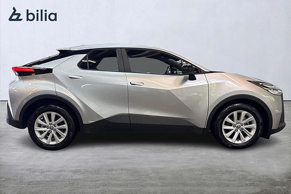 Toyota C-HR 18 of 21