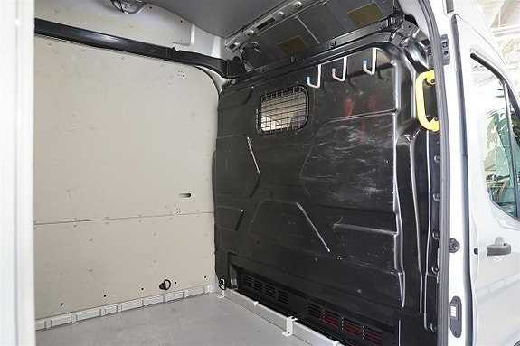 Ford Transit 13 of 23
