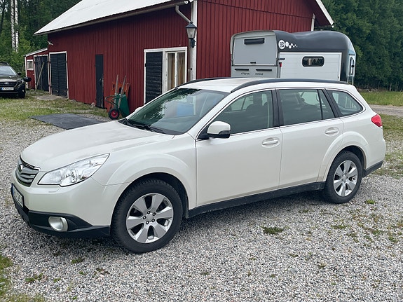 Subaru Outback 2 of 5