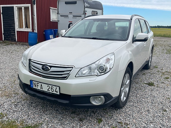 Subaru Outback 3 of 5