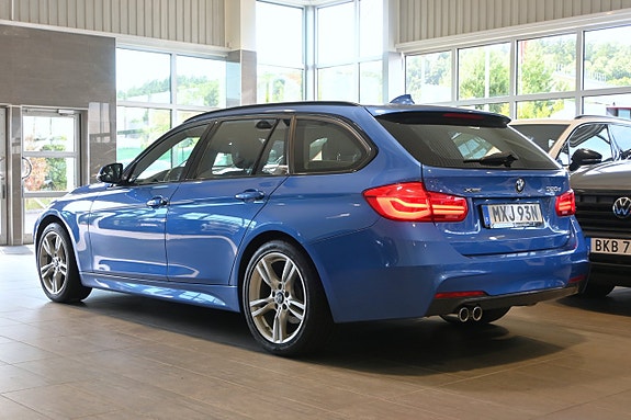 BMW 320d 3 of 5