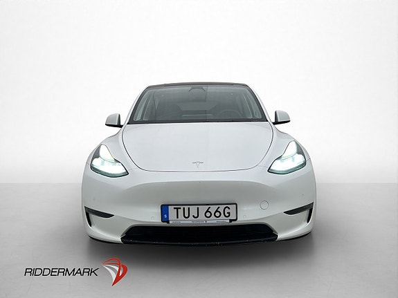 Tesla Model Y 3 of 5