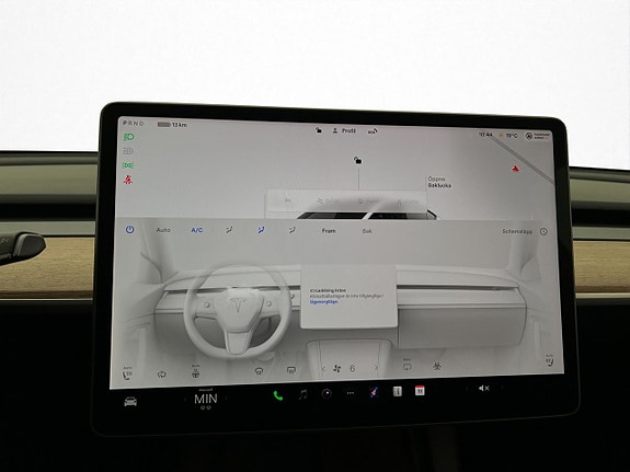 Tesla Model Y 16 of 30