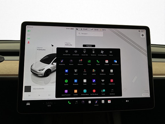 Tesla Model Y 15 of 30