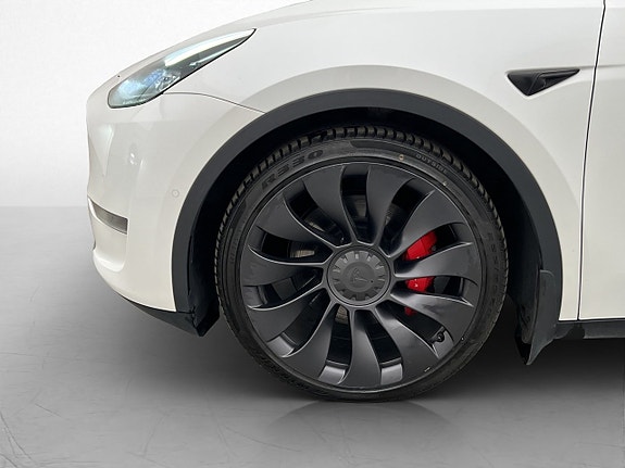 Tesla Model Y 25 of 30