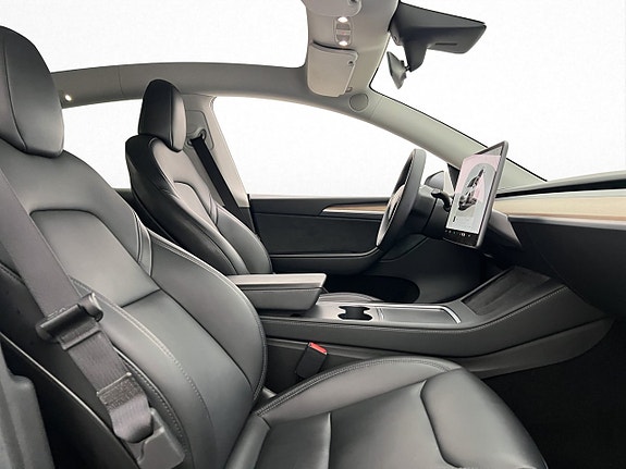 Tesla Model Y 22 of 30