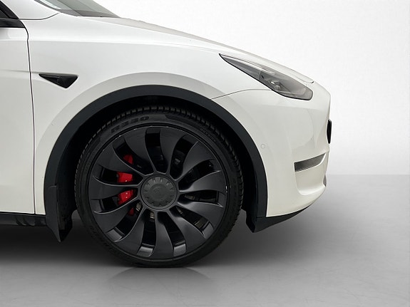 Tesla Model Y 29 of 30