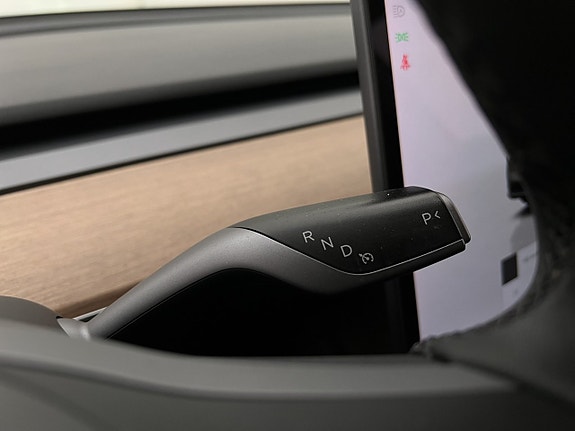 Tesla Model Y 24 of 30