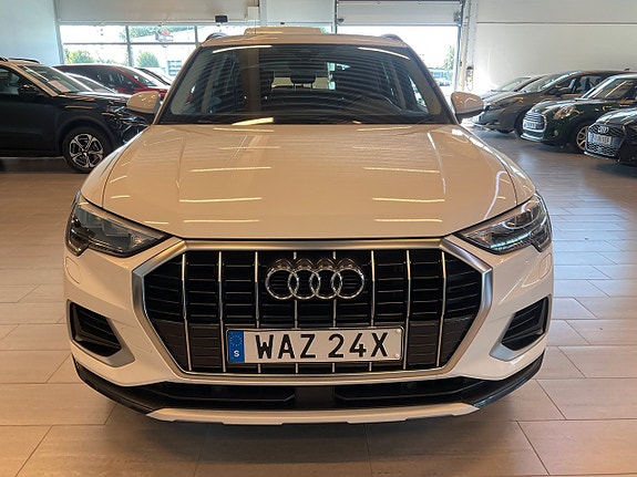 Audi Q3 2 of 12