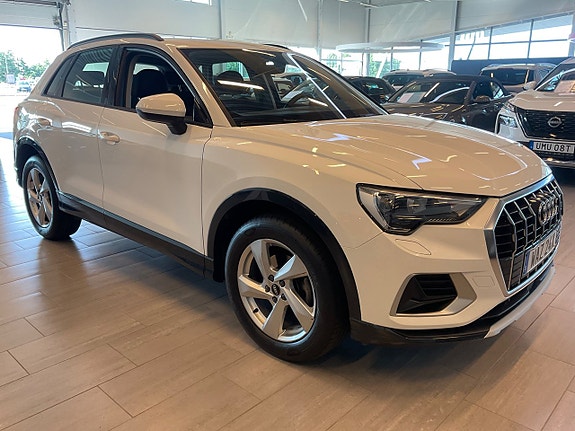 Audi Q3 3 of 12