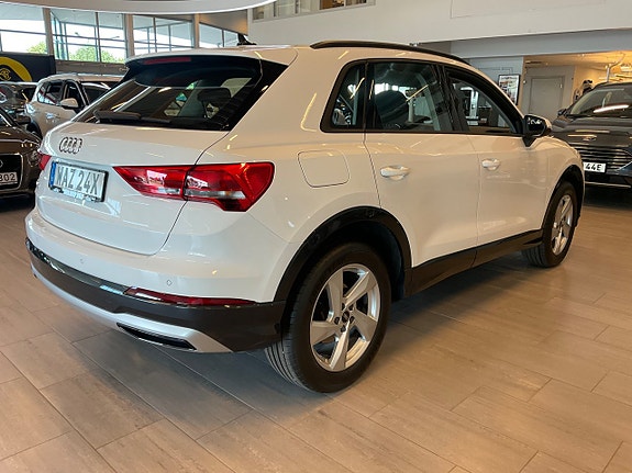 Audi Q3 4 of 12