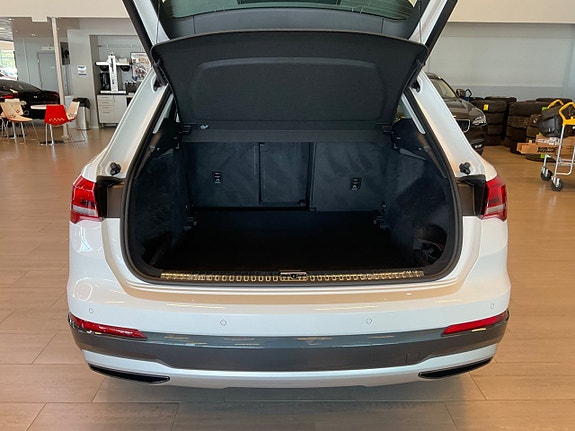 Audi Q3 6 of 12
