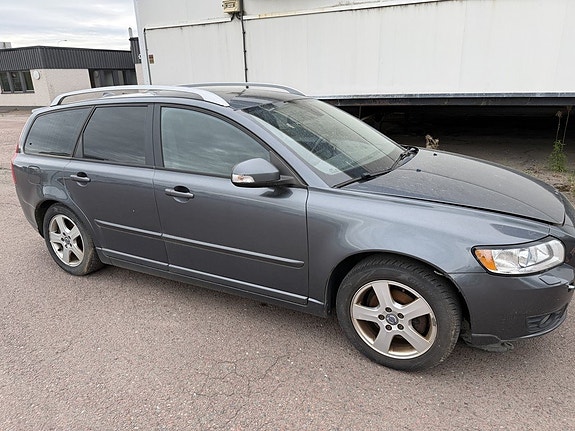 Volvo V50 2 of 11