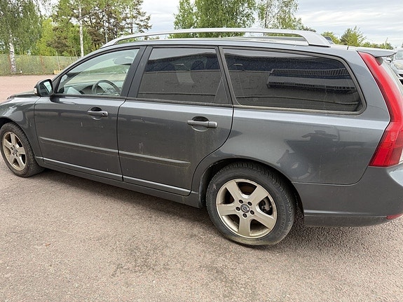 Volvo V50 3 of 11