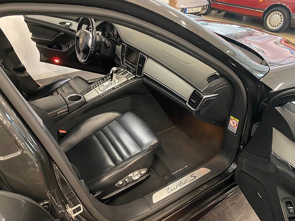 Porsche Panamera Turbo S 13 of 27
