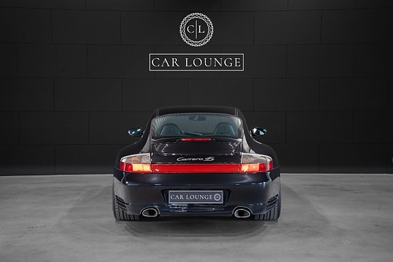 Porsche 911 4 of 5