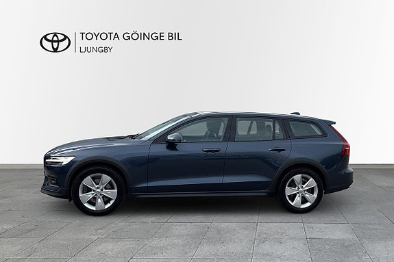 Volvo V60 Cross Country 3 of 5