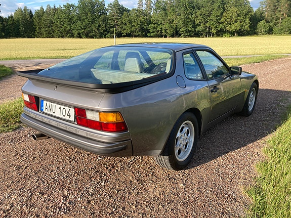 Porsche 944 7 of 14
