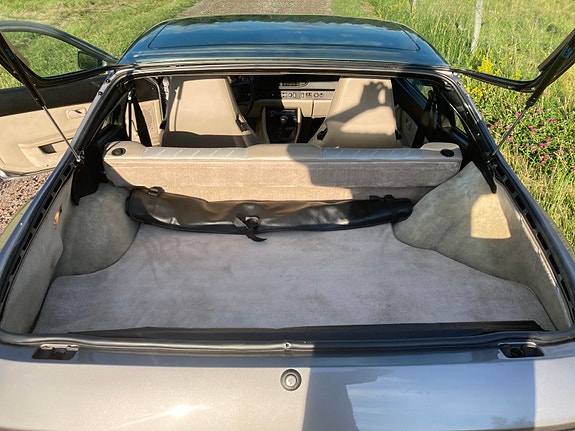 Porsche 944 12 of 14