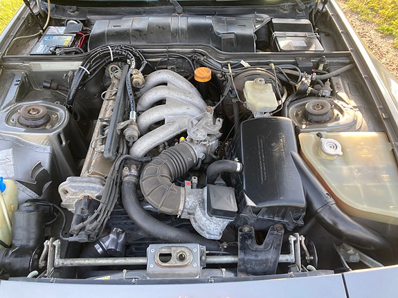 Porsche 944 13 of 14