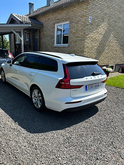Volvo V60 3 of 5