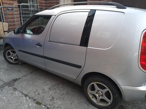 Skoda Roomster 2 of 5