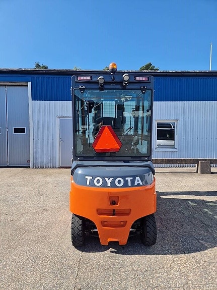 Toyota 8 FBMT 30 3 of 5