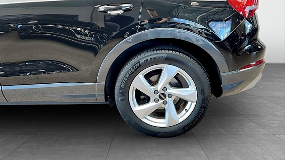 Audi Q3 6 of 12
