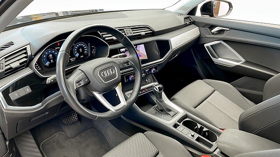 Audi Q3 7 of 12