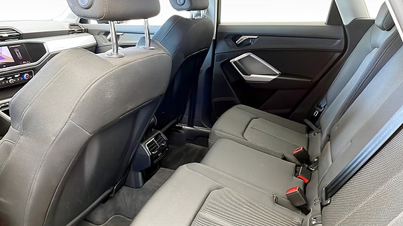 Audi Q3 11 of 12