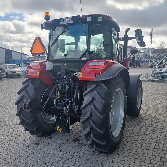Case IH Farmall 120c 4 of 5