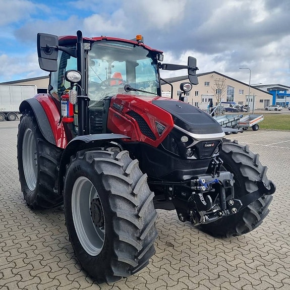 Case IH Farmall 120c 3 of 5