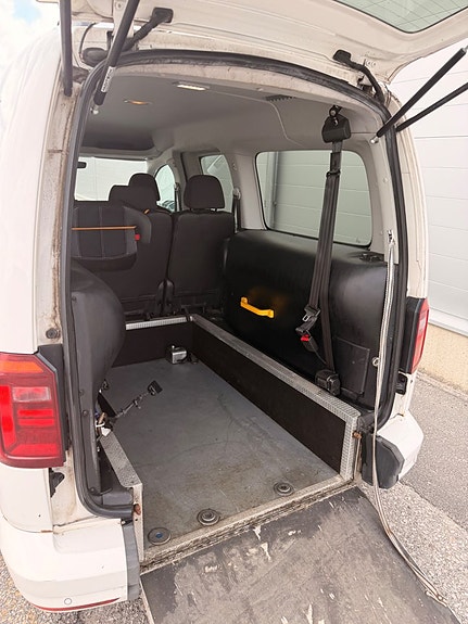 Volkswagen Caddy Maxi 12 of 29