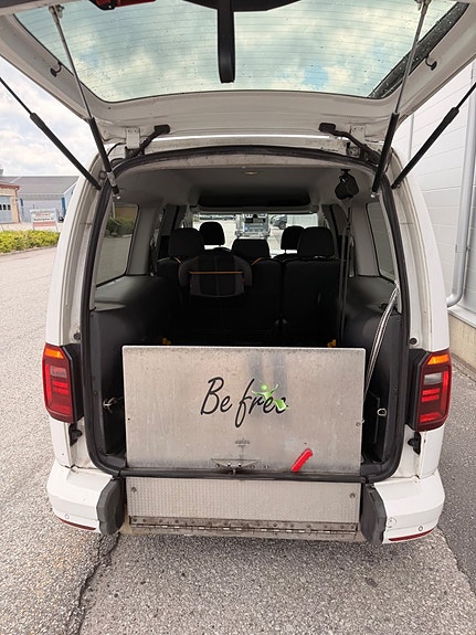 Volkswagen Caddy Maxi 10 of 29