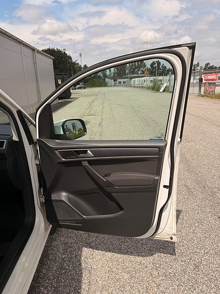 Volkswagen Caddy Maxi 19 of 29