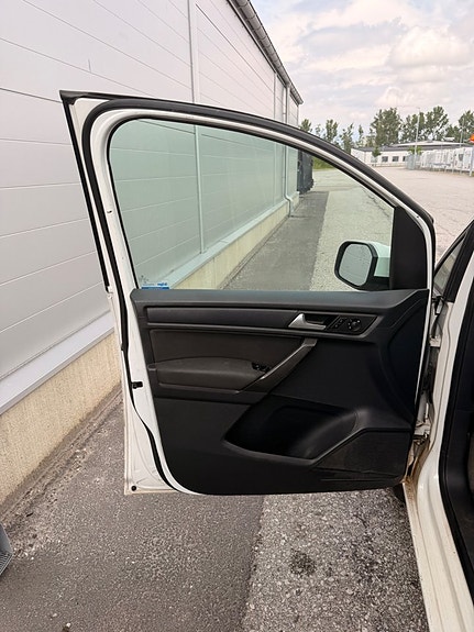 Volkswagen Caddy Maxi 21 of 29